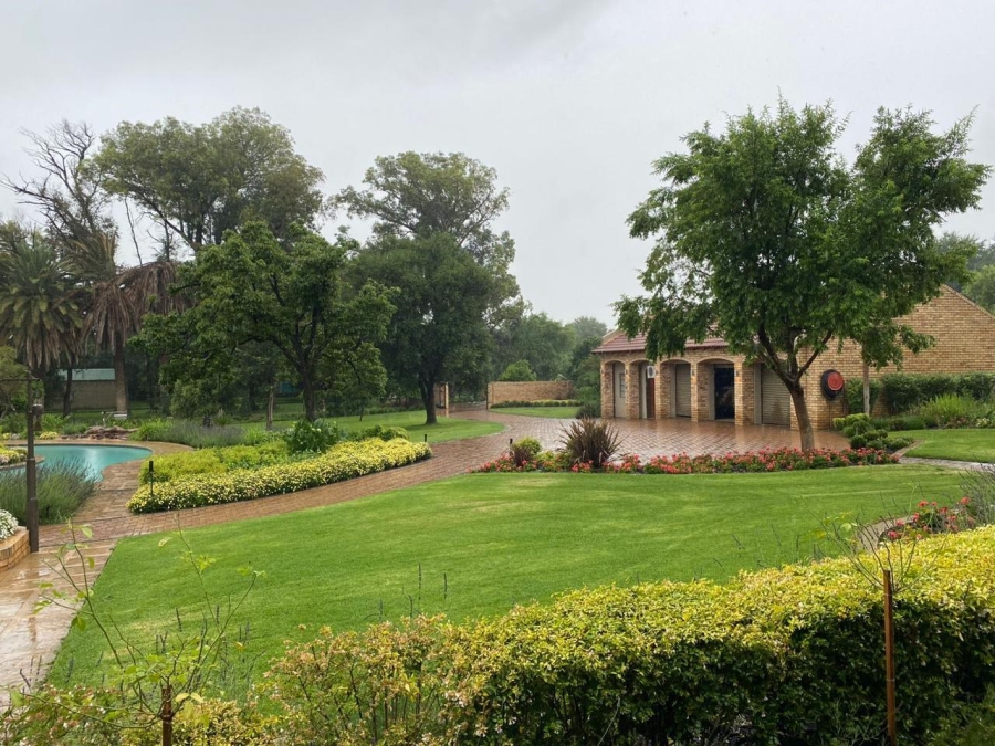 6 Bedroom Property for Sale in Remhoogte AH North West